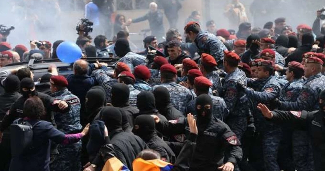 Αρμενία: Κλιμακώνουν τις κινητοποιήσεις τους οι διαδηλωτές